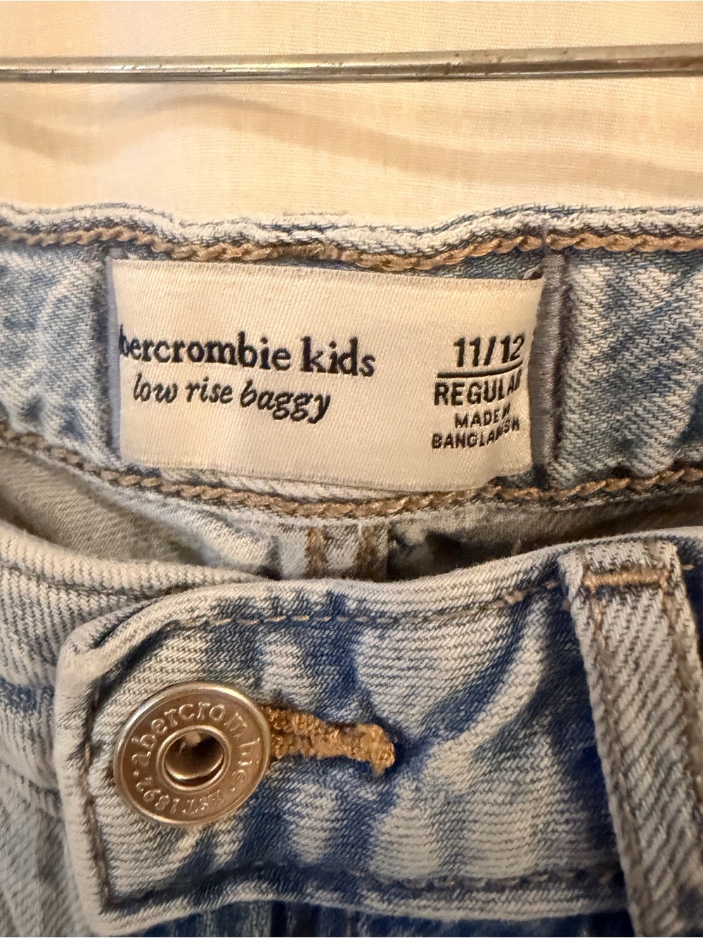 Girls Abercrombie Jeans - Picture 4 of 5